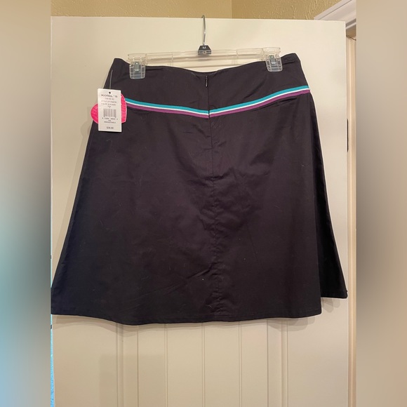 ⭐️NWT⭐️ A-line skirt with floral detail, size 1 - Picture 2 of 4